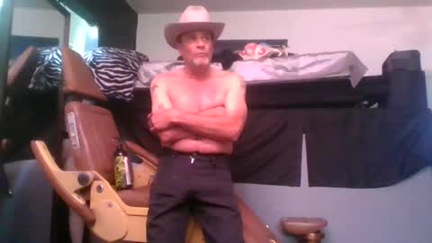 Snapshot of suckitu812 chatting on December 30, 2024, 3:58 am SUCKITU812 online show from December 30, 2024, 3:58 am