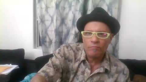 Snapshot of suckitu812 chatting on March 6, 2025, 10:09 am SUCKITU812 online show from March 6, 2025, 10:09 am