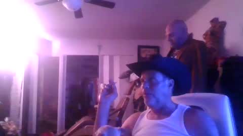 Snapshot of suckitu812 chatting on September 17, 2025, 4:58 am SUCKITU812 online show from September 17, 2025, 4:58 am