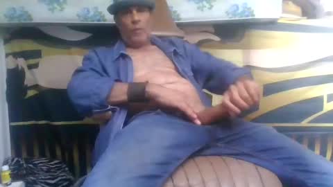 Snapshot of suckitu812 chatting on October 17, 2025, 9:45 am SUCKITU812 online show from October 17, 2025, 9:45 am