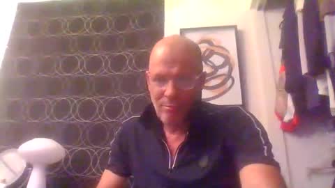 Snapshot of suckitu812 chatting on December 21, 2025, 8:32 am SUCKITU812 online show from December 21, 2025, 8:32 am