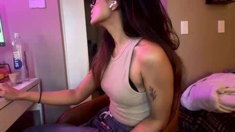 Snapshot of suckmythong410104 chatting on December 12, 2024, 4:21 pm SaraSabeen online show from December 12, 2024, 4:21 pm