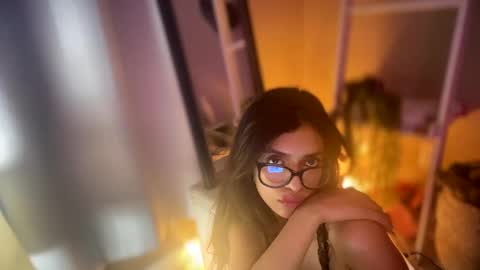 Snapshot of suckmythong410104 chatting on December 17, 2024, 10:43 pm SaraSabeen online show from December 17, 2024, 10:43 pm