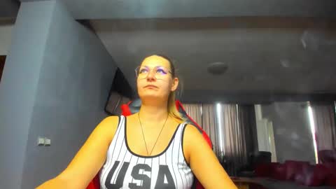 May online show from November 11, 2025, 9:09 am