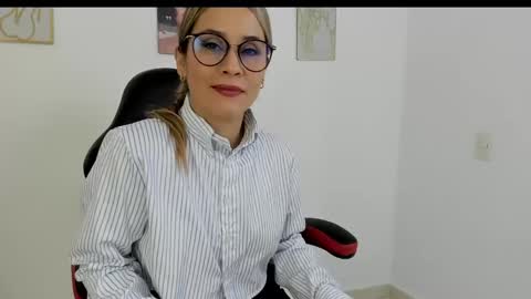 sugar_milff online show from February 13, 2025, 2:31 pm