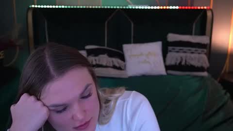 Kate online show from November 5, 2025, 8:36 am