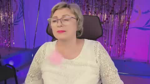 Vivien online show from February 19, 2025, 6:21 pm