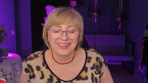 Vivien online show from March 12, 2025, 3:07 pm