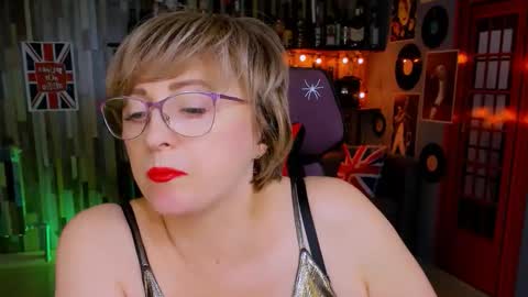 Vivien online show from November 3, 2025, 1:01 pm