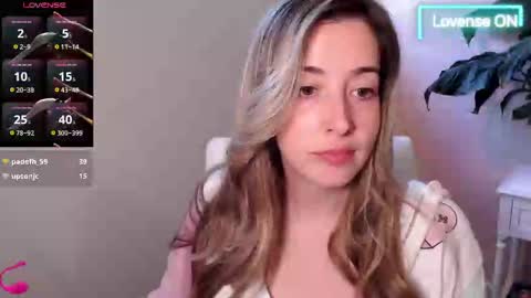 Mia online show from September 23, 2025, 2:42 pm