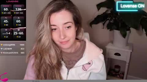 Mia online show from October 13, 2025, 1:38 am