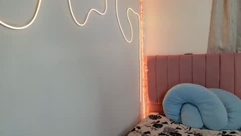 sukilove18 online show from September 11, 2025, 12:00 am