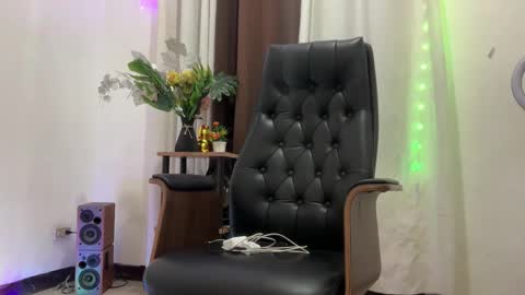 sultry_charls online show from December 18, 2025, 5:19 pm