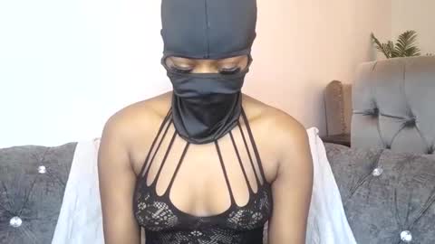 Snapshot of sultryaura chatting on October 8, 2025, 12:25 pm maskedtemptress online show from October 8, 2025, 12:25 pm