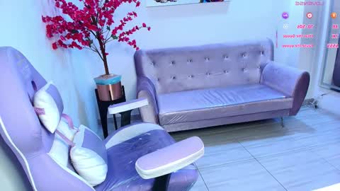 summer_miller online show from November 5, 2025, 11:21 am