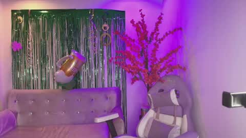 summer_miller online show from March 17, 2026, 11:35 am