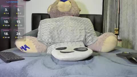 Snapshot of summer_romance chatting on September 24, 2025, 10:46 pm Andres-tattoos  Derek Hairy online show from September 24, 2025, 10:46 pm