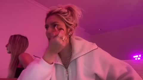 Snapshot of summerclarke2 chatting on September 26, 2025, 5:28 pm summerclarke2 online show from September 26, 2025, 5:28 pm