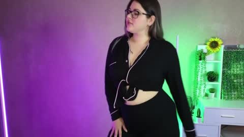 Tina. Im topless model  online show from December 9, 2024, 8:55 am