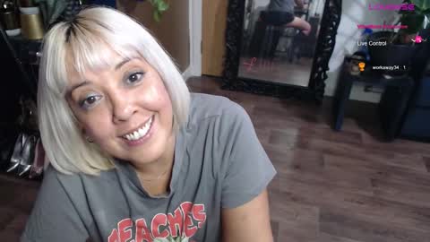 Snapshot of sunni_hottie chatting on September 19, 2025, 12:12 am Sunni Knight online show from September 19, 2025, 12:12 am