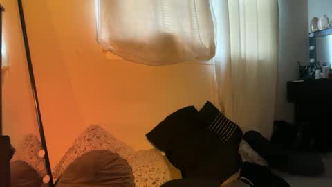 Sunni online show from March 18, 2026, 3:37 pm