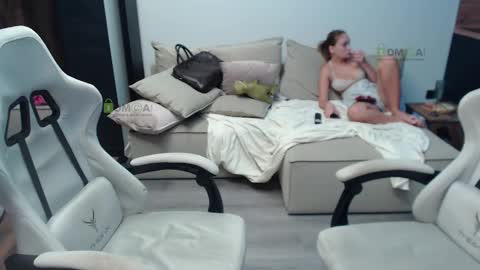 Alice and Sergey online show from October 21, 2025, 7:58 pm