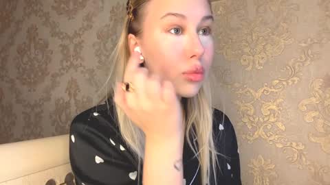 Hello My name is Mary nice to meet you  Telegram cuuutekitten online show from December 21, 2025, 9:16 am