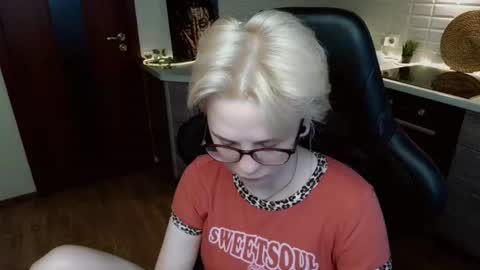 Snapshot of sunny_mood chatting on June 15, 2026, 7:54 am sunny mood online show from June 15, 2026, 7:54 am