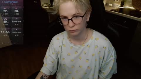 Snapshot of sunny_mood chatting on June 16, 2026, 8:17 am sunny mood online show from June 16, 2026, 8:17 am