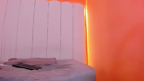 Snapshot of sunny_os chatting on January 14, 2026, 8:25 pm Sunny online show from January 14, 2026, 8:25 pm