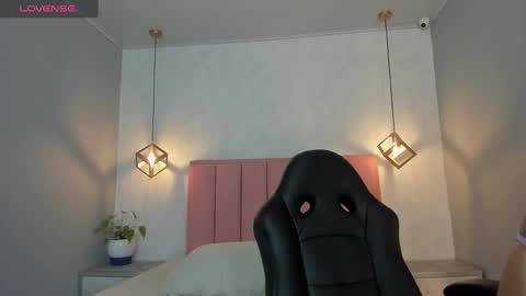  S U N N Y online show from September 11, 2025, 12:38 pm