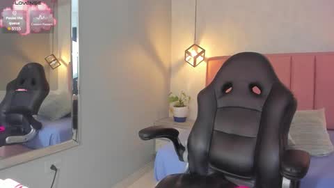  S U N N Y online show from October 18, 2025, 12:28 pm