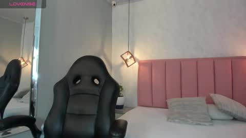  S U N N Y online show from October 23, 2025, 12:37 pm