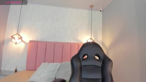  S U N N Y online show from October 27, 2025, 12:31 pm