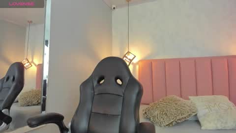  S U N N Y online show from February 18, 2026, 12:34 pm