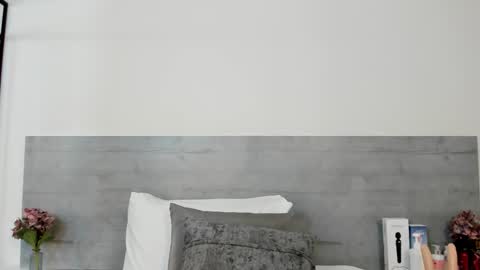 sunnywhitee online show from February 7, 2026, 7:17 pm