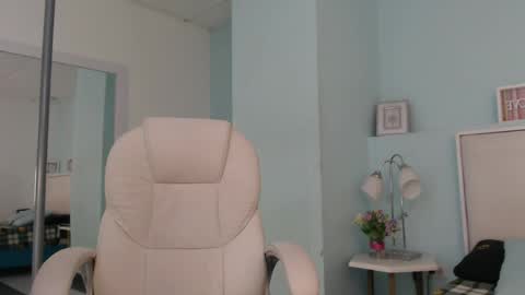 Snapshot of sunshine_gh1 chatting on April 18, 2026, 11:25 am Sunshine online show from April 18, 2026, 11:25 am