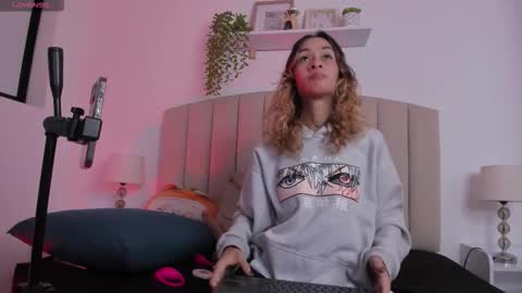 Valentina online show from October 30, 2025, 1:01 pm