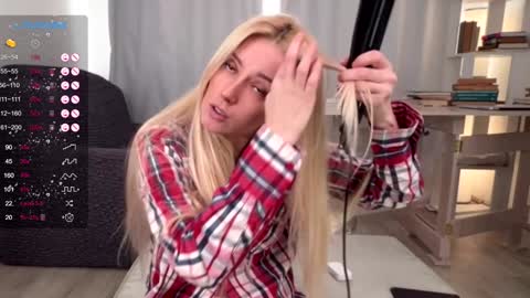 Snapshot of super_peach_stream chatting on February 5, 2025, 9:36 am ANNApvt open full info in bio online show from February 5, 2025, 9:36 am