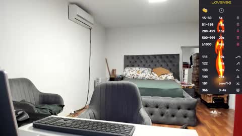 supermanboyxxl online show from October 7, 2025, 5:48 am