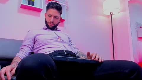 supreme_alpha_ online show from November 27, 2025, 9:28 pm