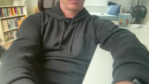 surfstar81 online show from September 30, 2025, 9:47 am