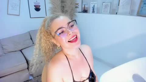 Snapshot of susan_blond chatting on July 16, 2026, 12:11 pm susan_blond online show from July 16, 2026, 12:11 pm