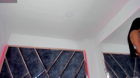 susanahenao online show from September 10, 2025, 5:13 pm