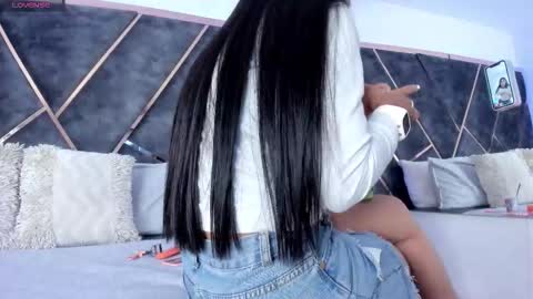 susanahenao online show from March 9, 2026, 5:17 pm