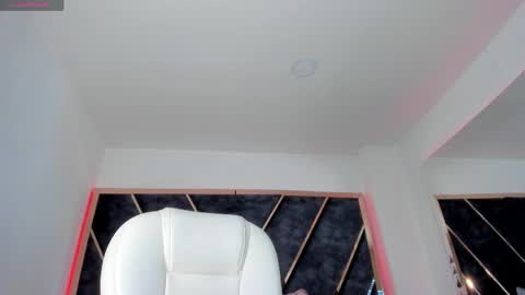 susanahenao online show from April 1, 2026, 5:21 pm