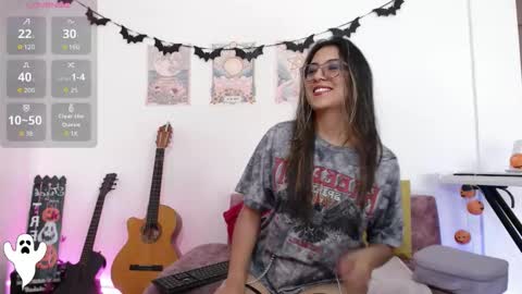 Susana hendrix    online show from October 4, 2025, 7:34 pm