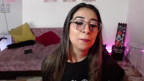 Susana hendrix    online show from November 1, 2025, 6:32 pm