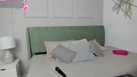 Amelia  online show from March 19, 2026, 12:20 pm