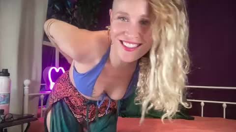 Susie and Lacey online show from July 12, 2026, 9:11 am